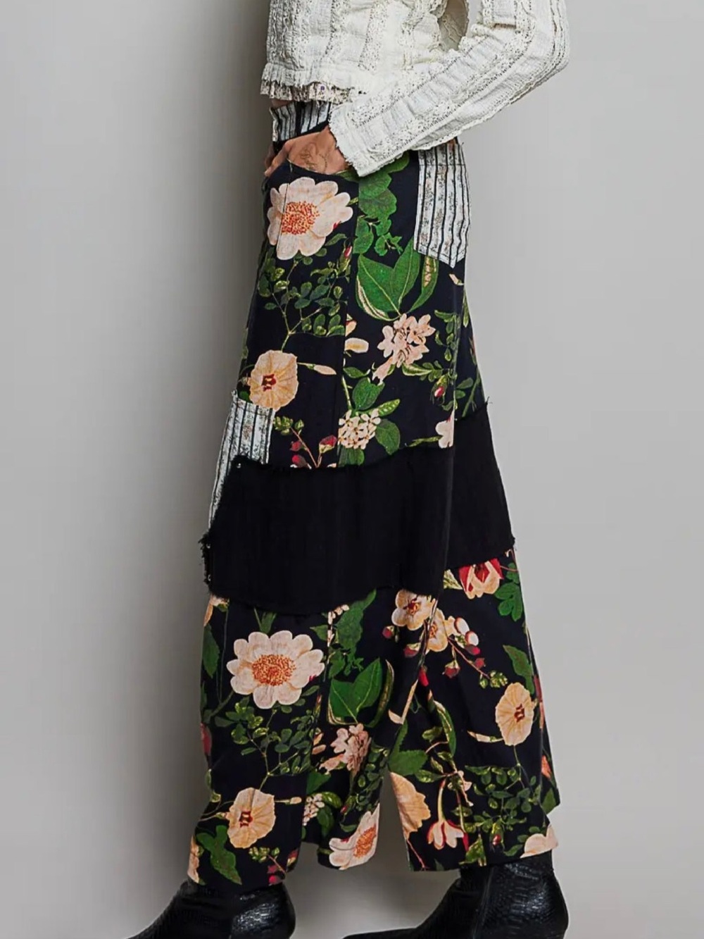 025. POL, Floral mixed media pants, various sizes - Picture 4 of 4